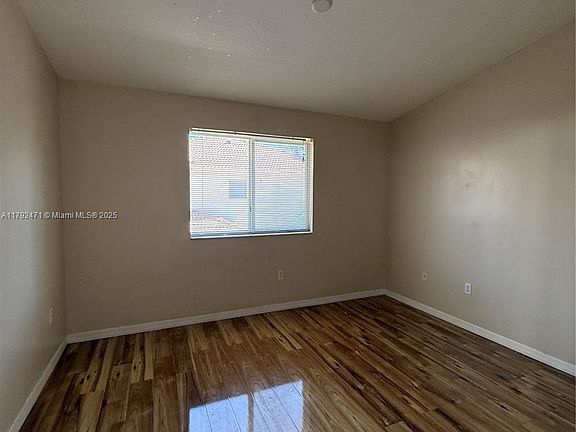 4th image of 1300 SE 29th St Unit 205