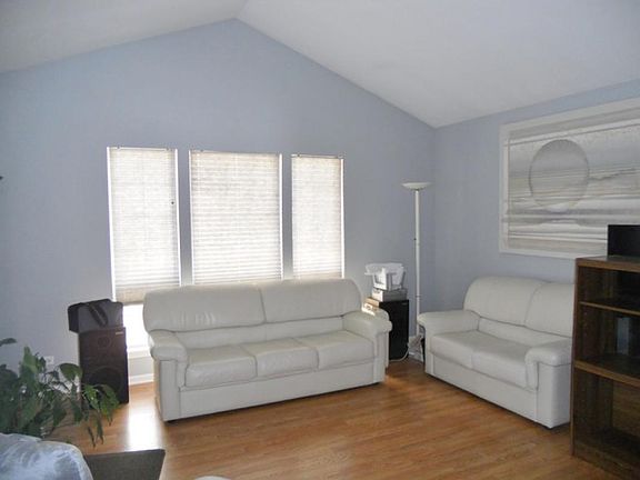 3rd image of 1857 Grosse Pointe Cir