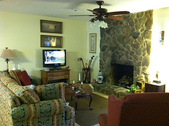 Great Room with fireplace(gas logs)