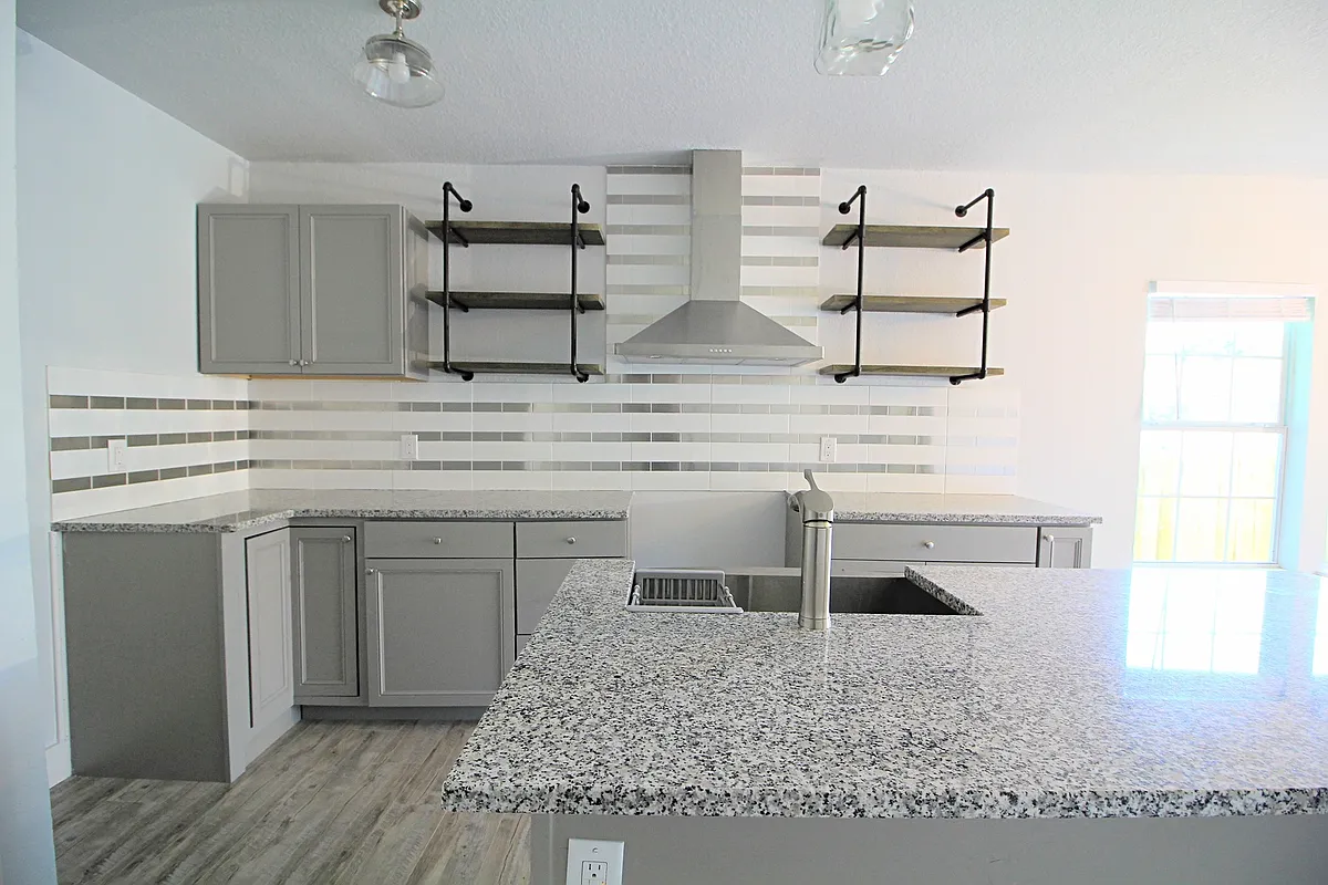 Building Photo - 707 S Olive St #101