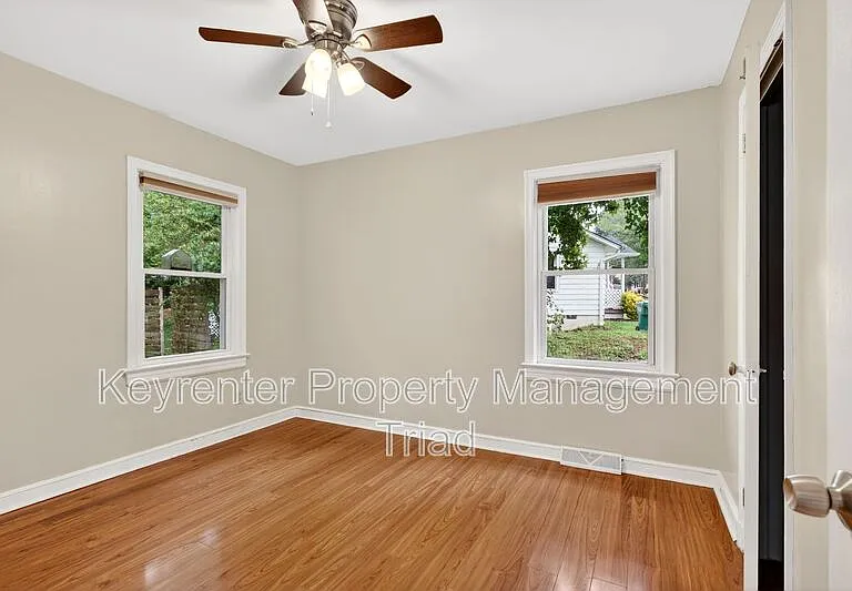 704 E Lexington Ave — Photo 14