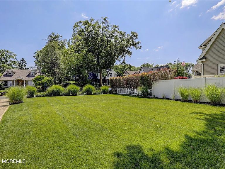 570 N Edgemere Dr #A — Photo 38