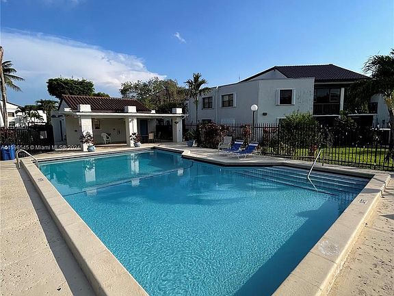 3rd image of 9423 Fontainebleau Blvd APT 201