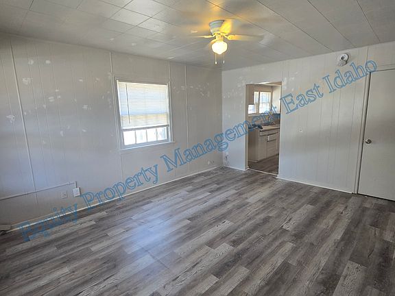 3rd image of 815 E Clark St