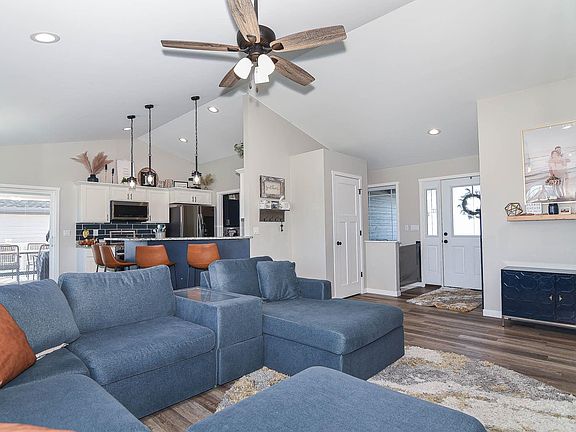 5th image of 609 Pimlico Way