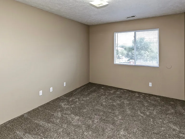 Fox Valley Apartments — Photo 7
