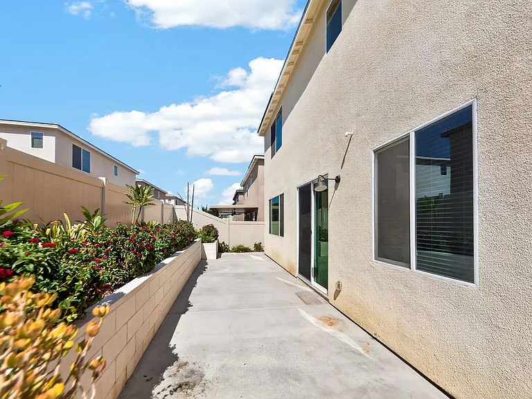 1037 Yuzu Way — Photo 29