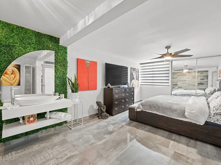 COND LOS PINOS AVE ISLA VERDE TORRE ESTE 2-E — Photo 21