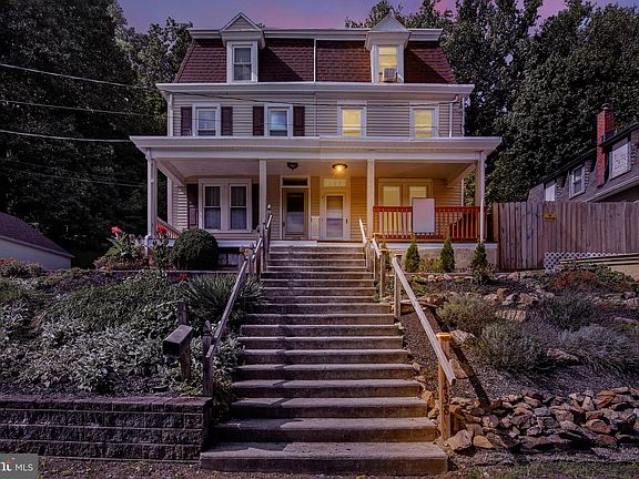 2nd image of 1438 Sesser Ln