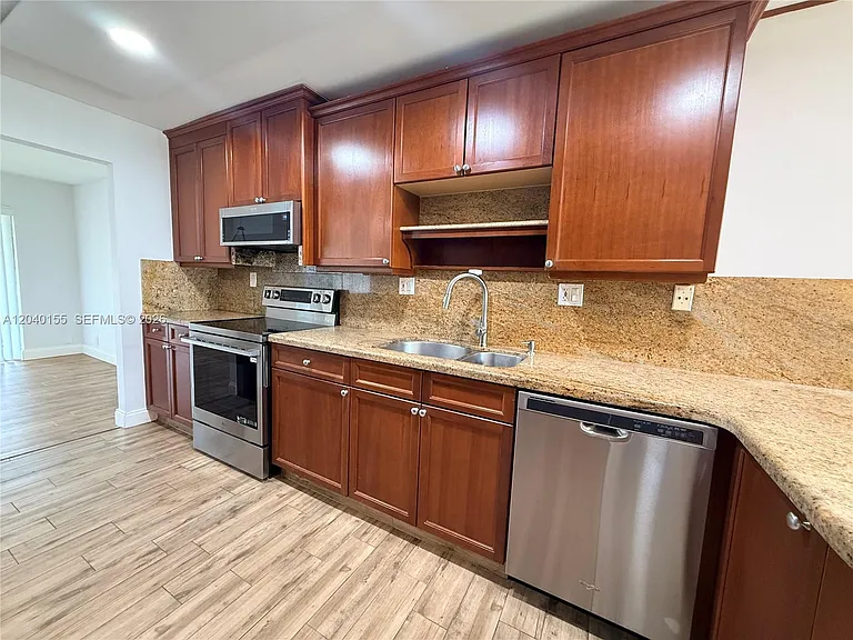 9717 N New River Canal Road 406 #406 — Photo 8