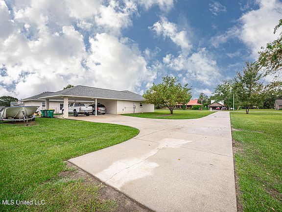 5th image of 15405 Drake Ln