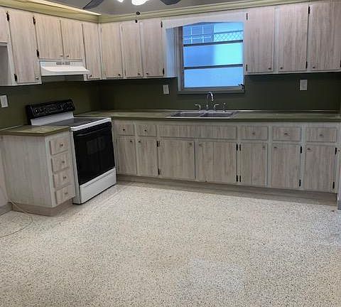 Eat in kitchen includes refrigerator/stove