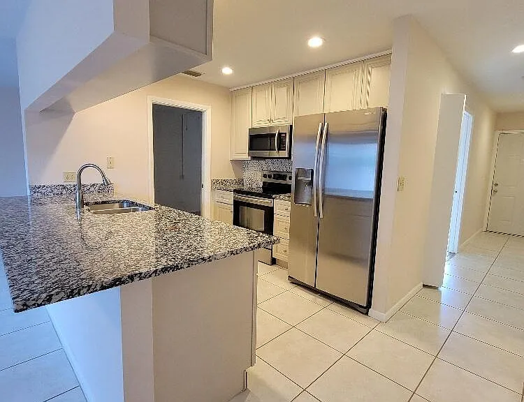 1087 Goldenrod Rd — Photo 2