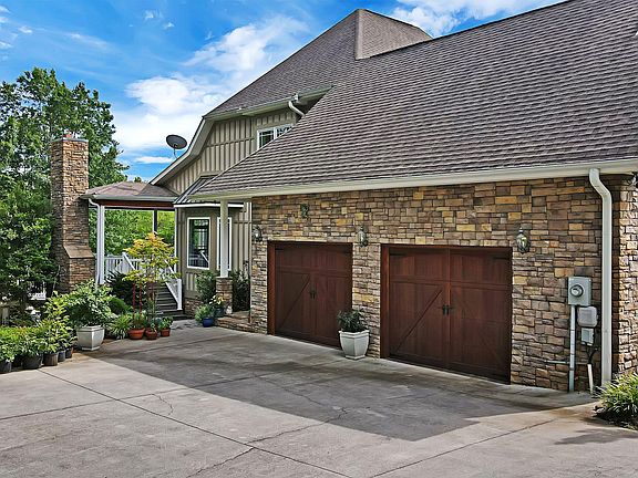 3rd image of 6016 Hidden Brook Ln