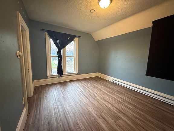 3rd image of 419 1st St NW