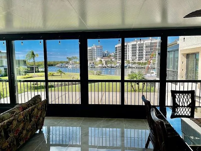 3 bed, 2.0 bath, 2069 sqft, $5,700 — Photo 2