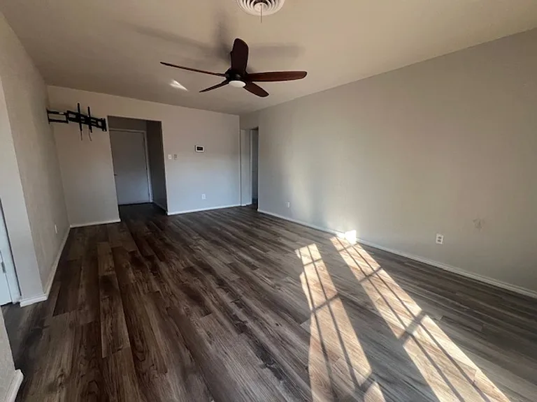 5325 Fairmont St — Photo 4