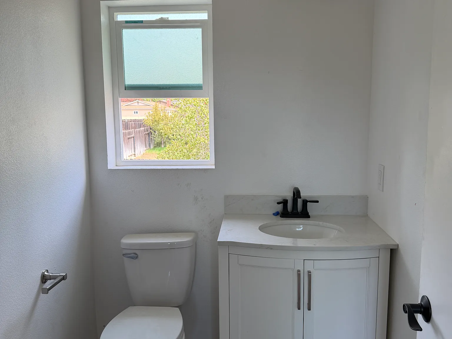 2 bed, 747 sqft, $2,700 — Photo 2