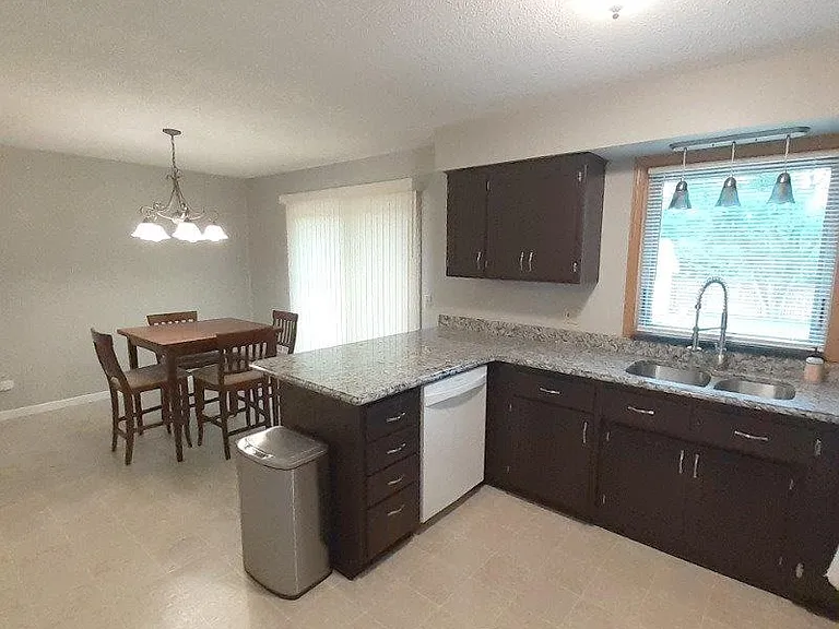 Kitchen (main level)