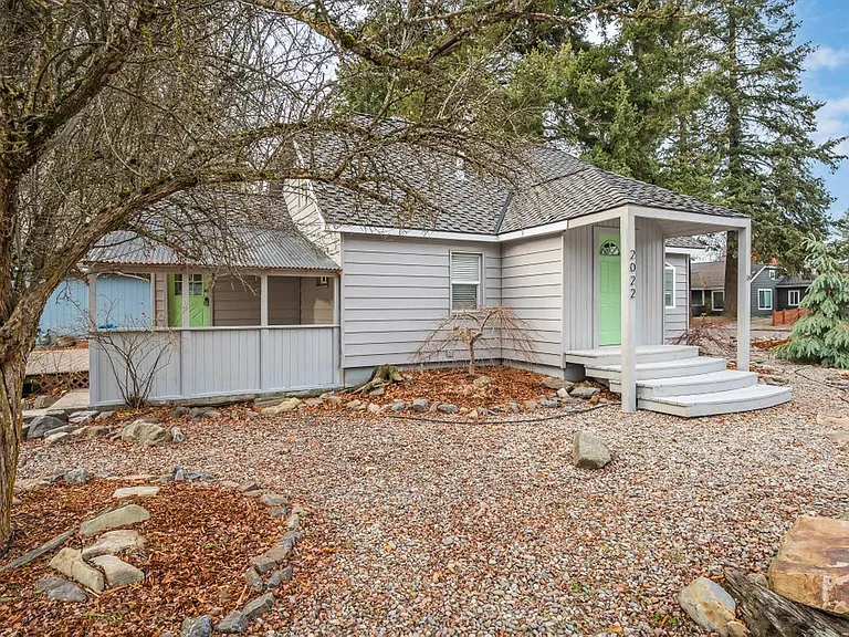 2022 E Front Ave — Photo 3