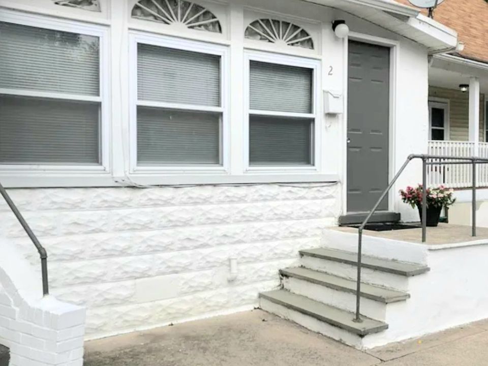 1st image of 86 W Broad St APT 2