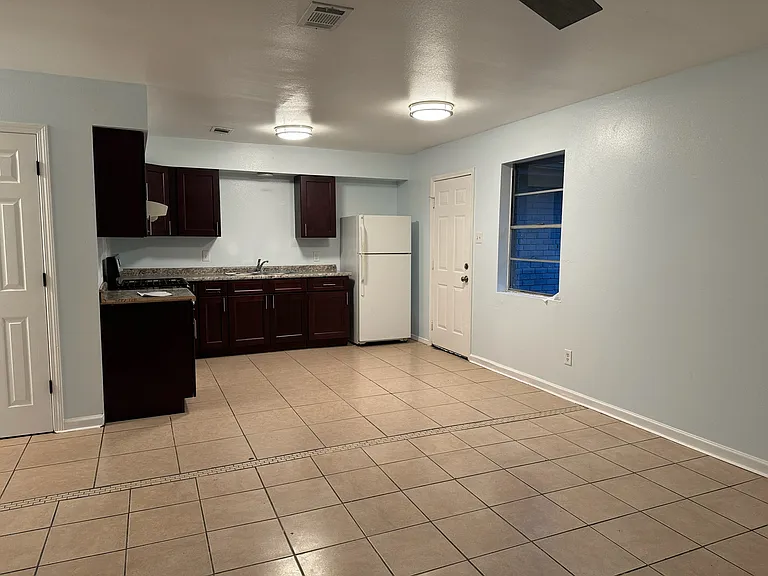 411 E Solidell St — Photo 6