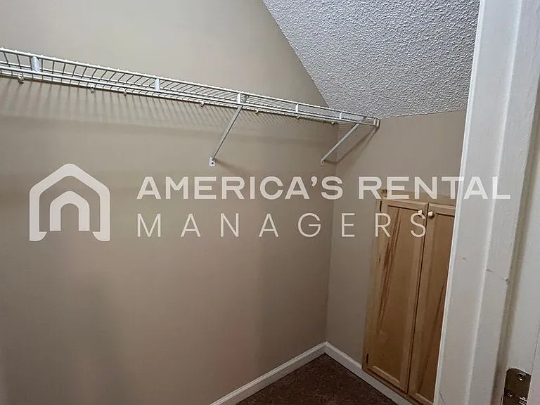 211 Winterberry Ln — Photo 26