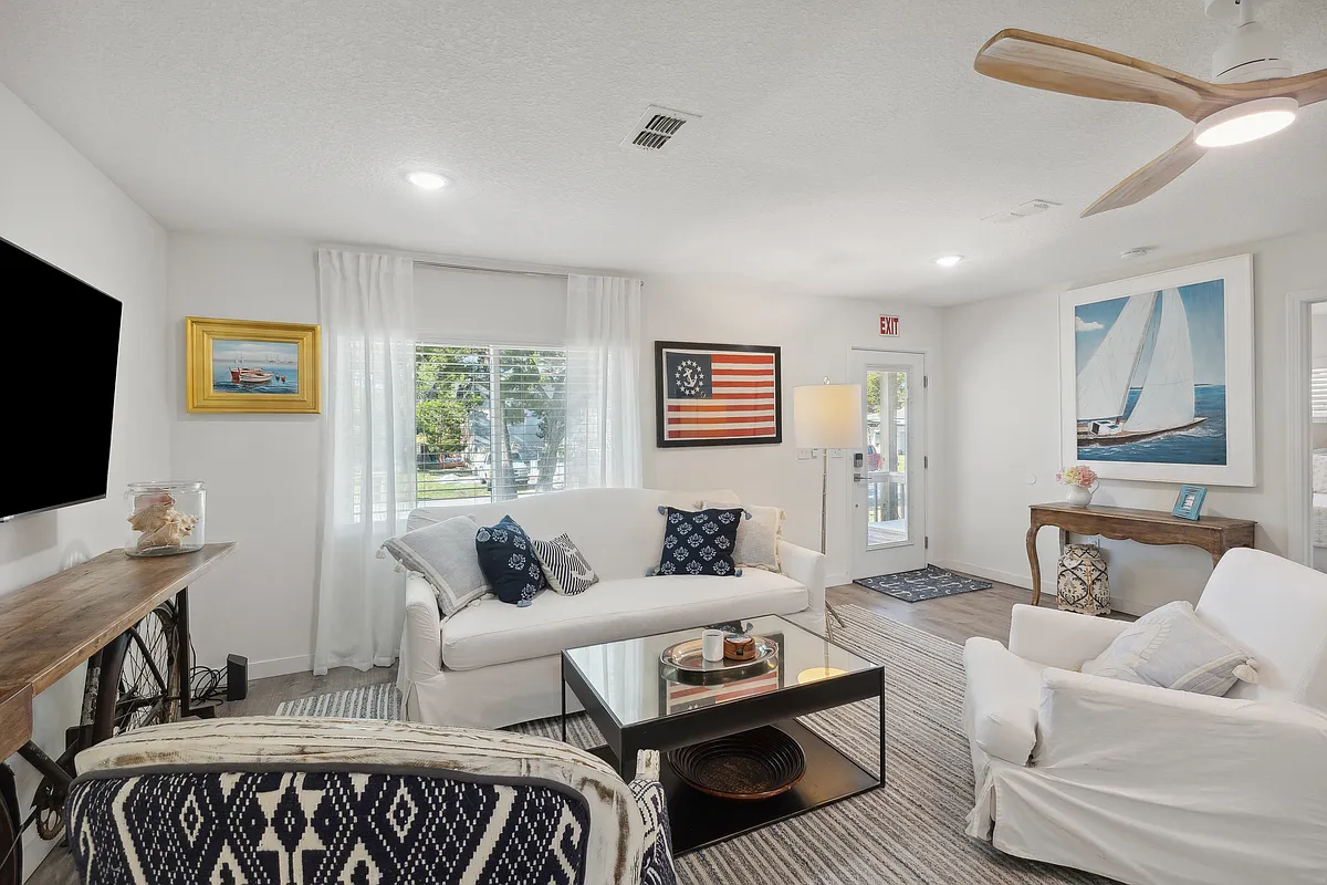 Living room - 56 Coquina Ave
