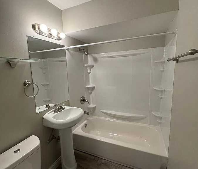 118 N Washington St #D — Photo 15
