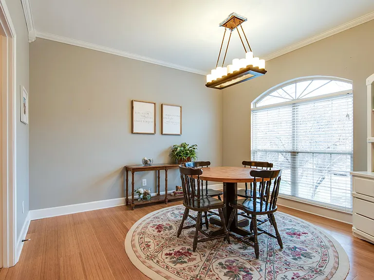 118 Carriage Ct — Photo 5