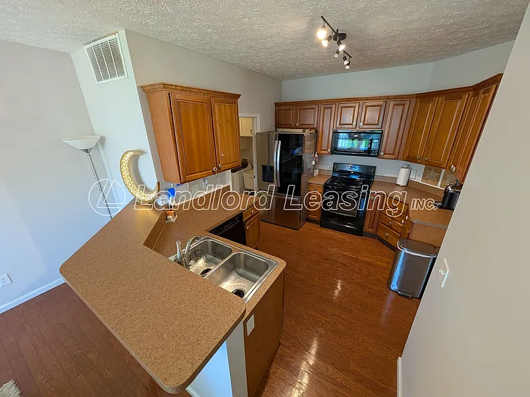 33317 Fairport Dr — Photo 5
