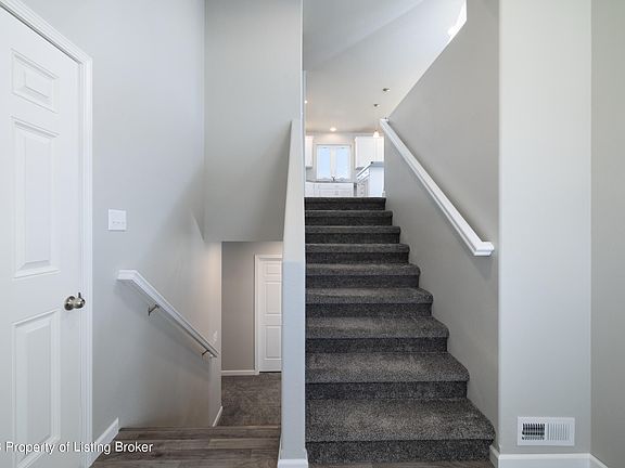 3rd image of 3221 Lyons Ave