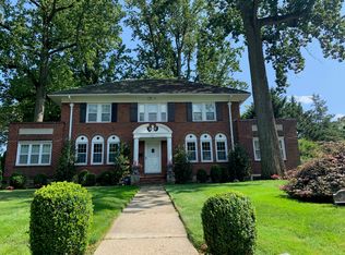 285 Overlook Rd, New Rochelle, NY 10804