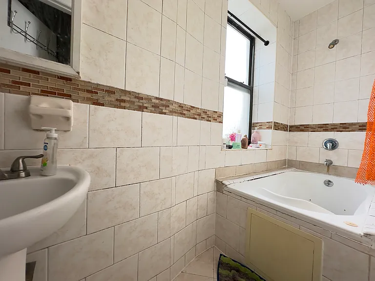 20 Covert St #4L — Photo 11