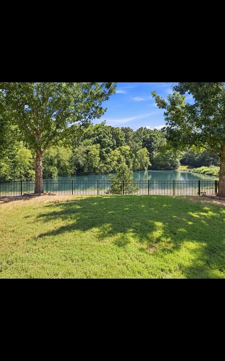 4 bed, 2826 sqft, $3,350 — Photo 2