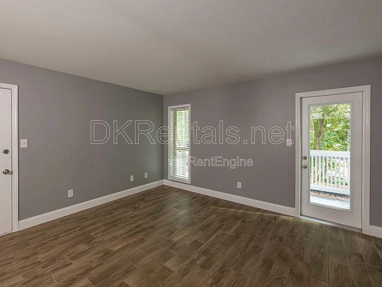 1309 Summit North Dr NE — Photo 4