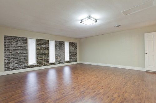 2nd image of 403 Mary Circle Dr
