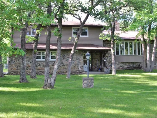 7851 45th St NE, Devils Lake, ND 58301