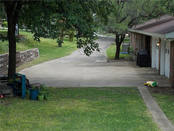 3rd image of 103 Bluebonnet Dr