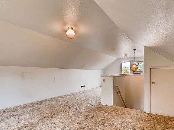 4th image of 2618 Linden Ln