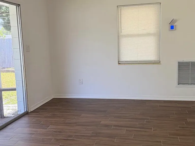 4531 Shore Acres Blvd NE — Photo 5