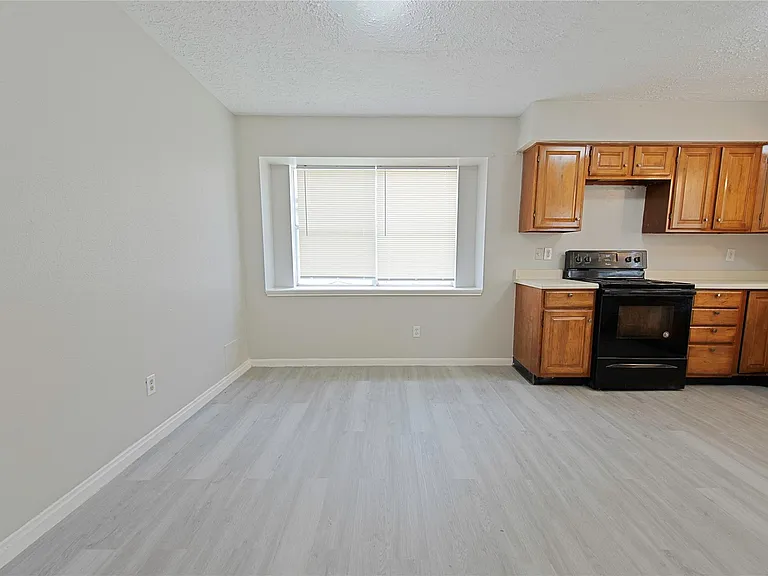 21310 Park Run Dr — Photo 7