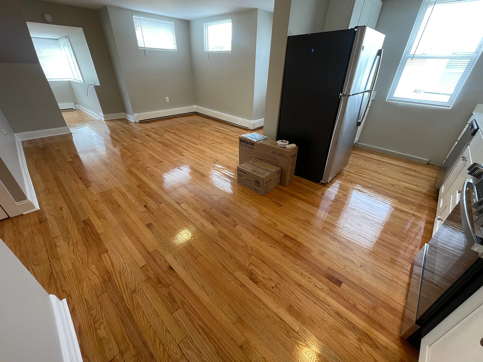 4 bed, 9999 sqft, $3,740 — Photo 4