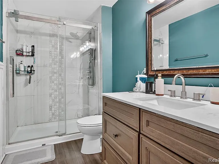 2825 Long Meadow Ln — Photo 32