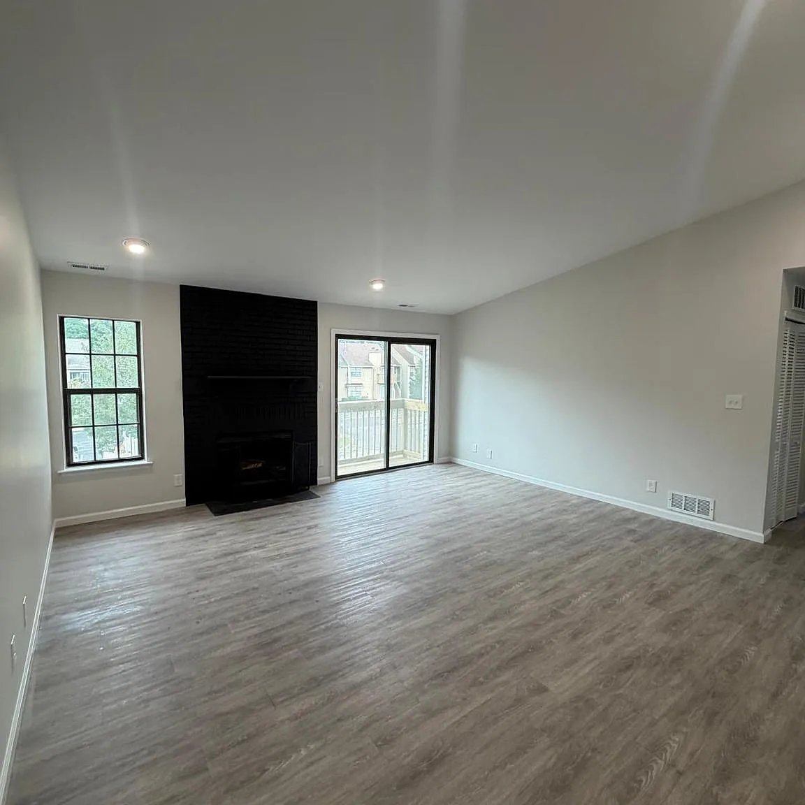 2 bed, 1031 sqft, $2,100 — Photo 4