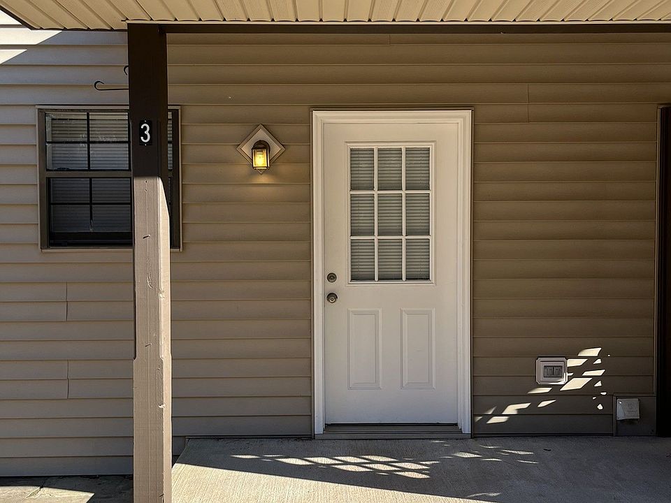 1st image of 25 Oak Dr Unit 3