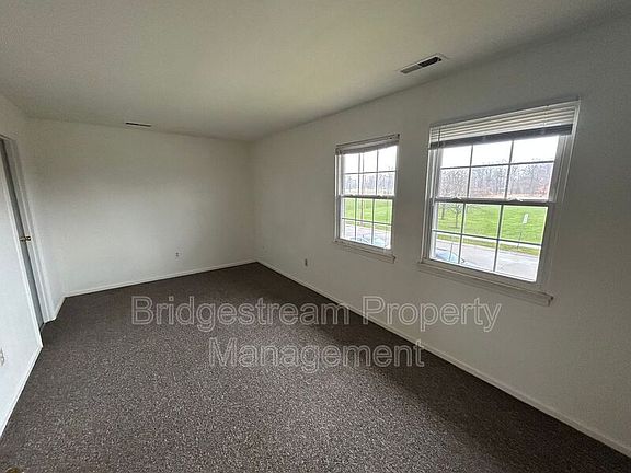 4th image of 660 Randler Ave