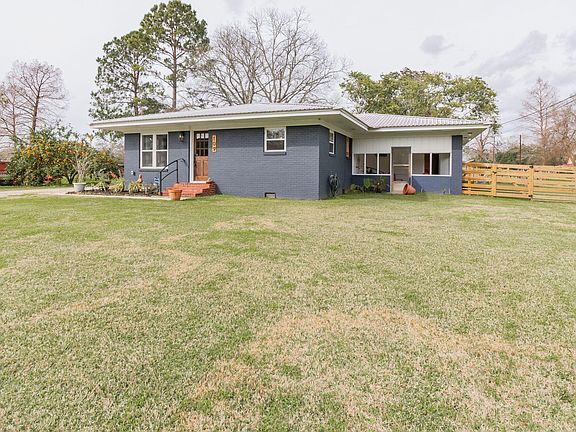 4th image of 109 Ira Dr