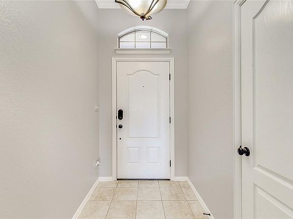 3rd image of 412 Lockwood Ln