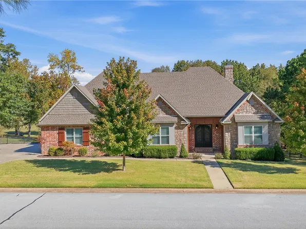 10016 Camelot Ln, Rogers, AR 72758